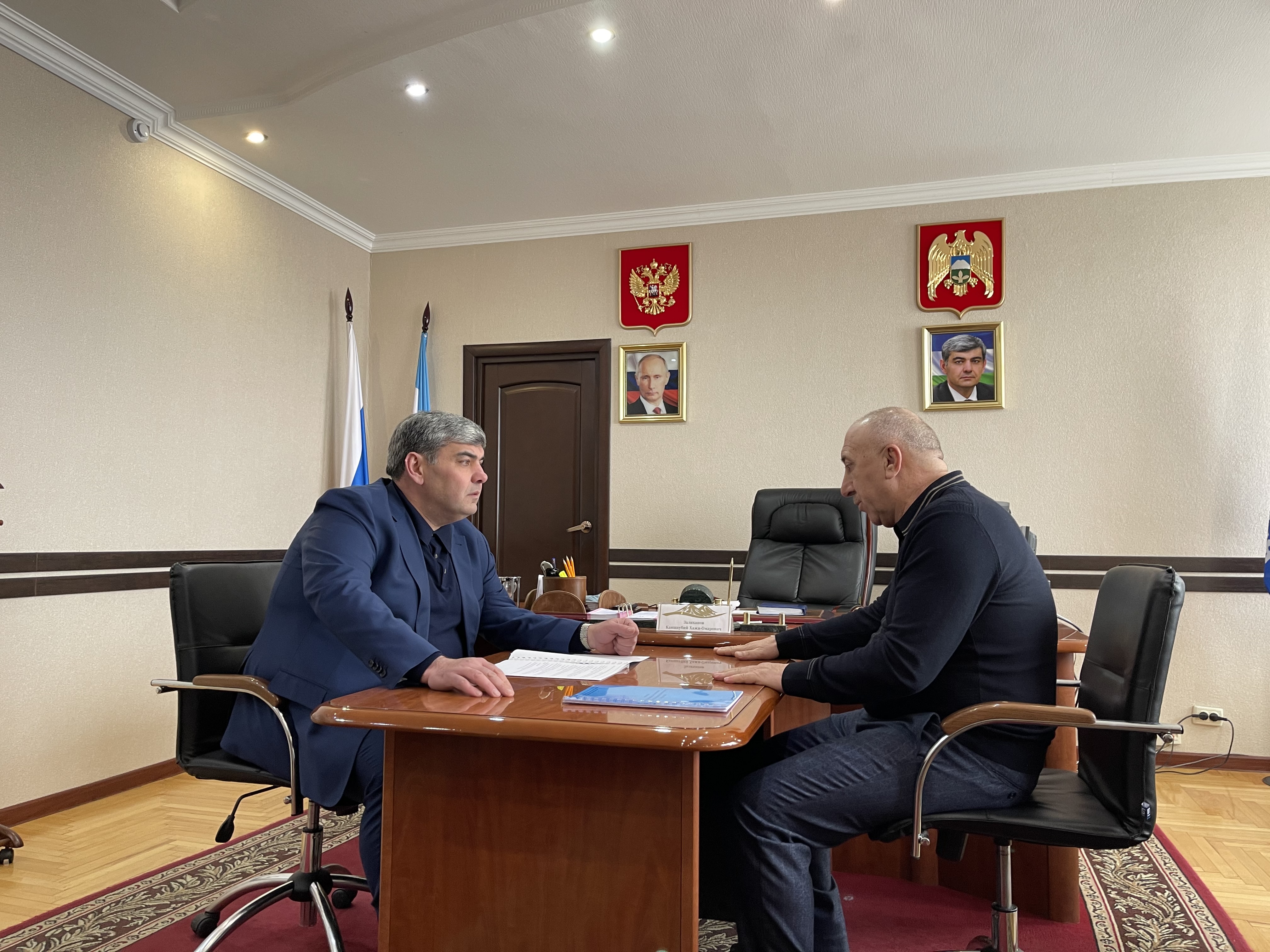  Казбек Коков провел рабочую встречу с главой администрации Эльбрусского района