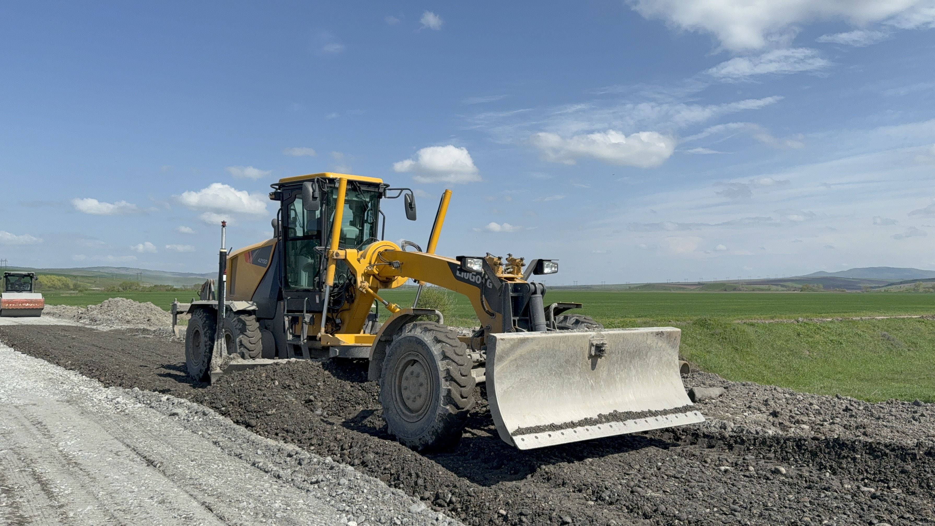 Идет ремонт ключевой автодороги в СКФО