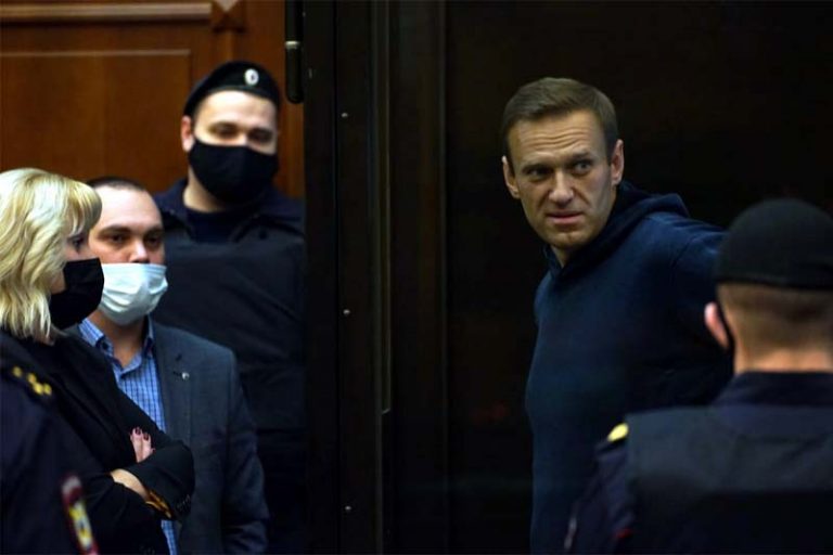 «Главное — извлечение прибыли любыми путями»: почему блогер - не политик