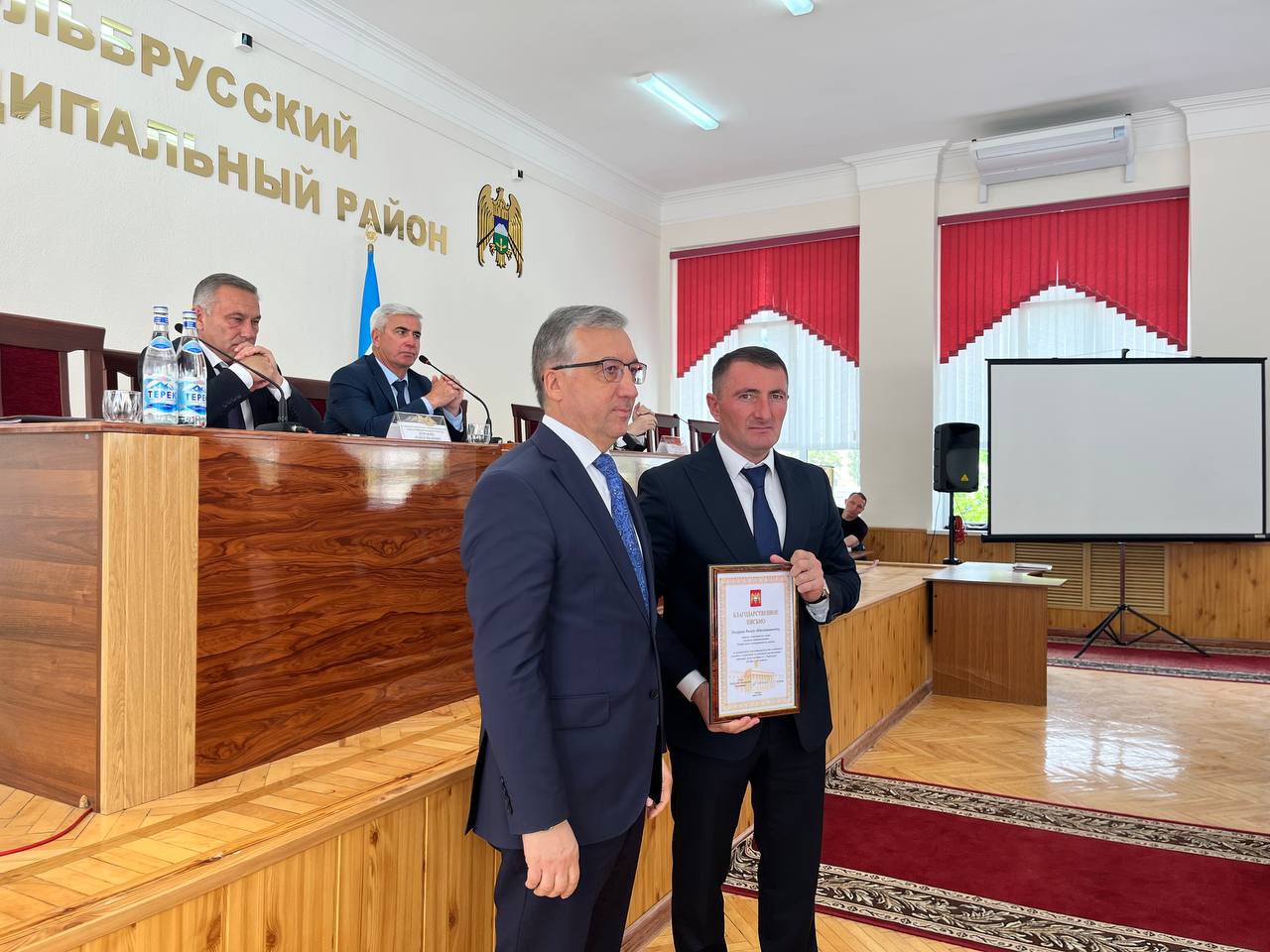 В Тырныаузе вручили Благодарственные письма от имени Главы республики  