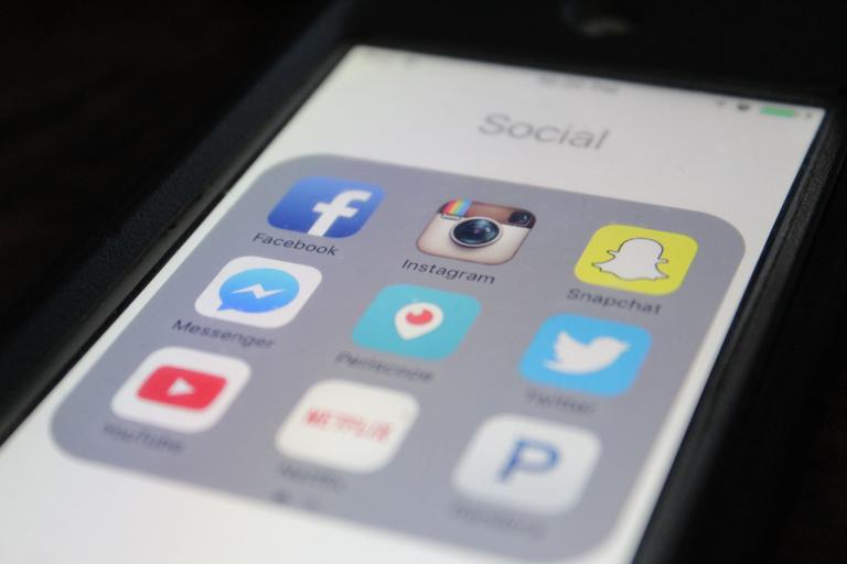 Facebook и Instagram могут обязать открыть отдельные филиалы в России
