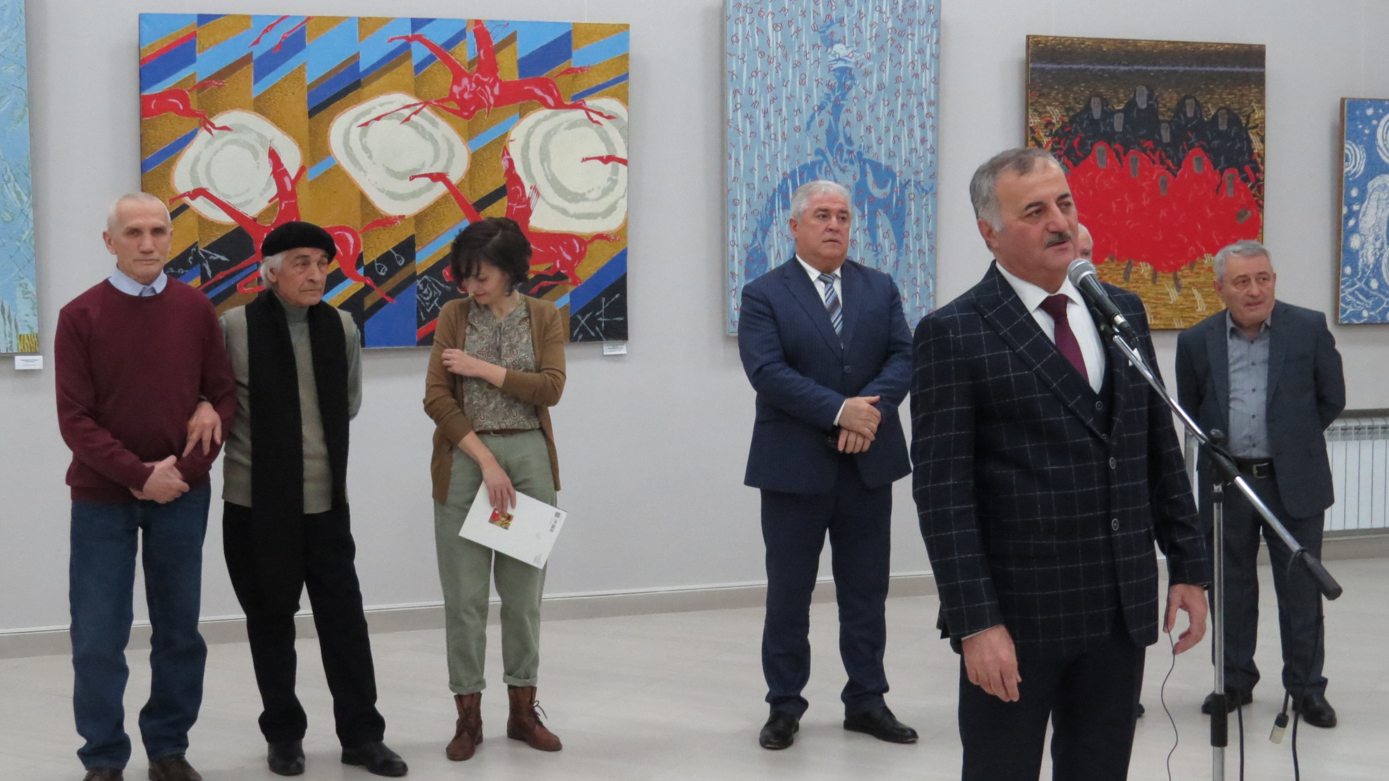 В Национальном музее КБР открылась юбилейная выставка Анатолия Жилова