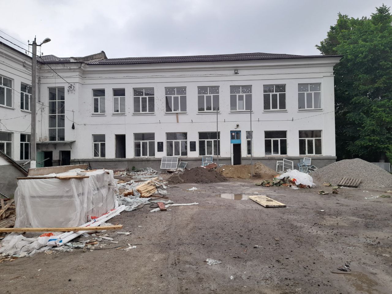 Продолжается капитальный ремонт двух школ в Прохладном