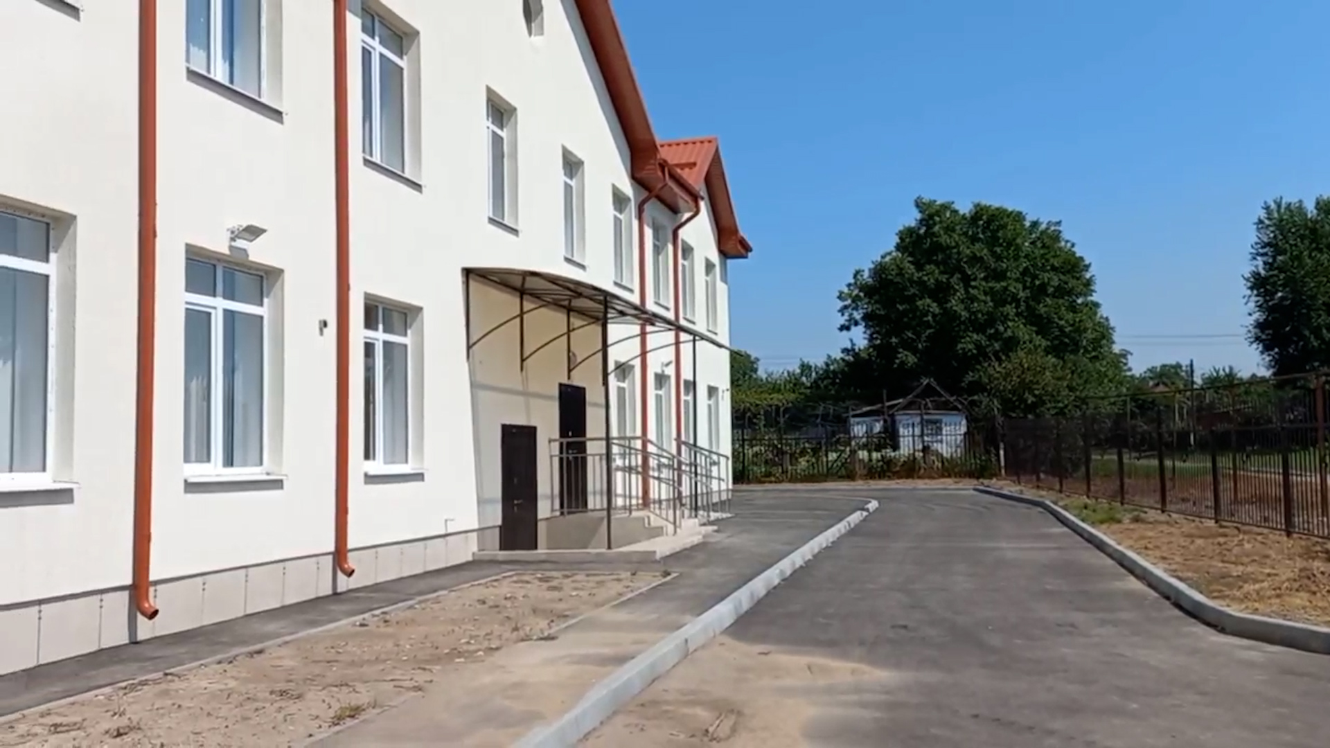 В прямом эфире ЦУР КБР Максим Ломов рассказал о новых инициативах по водоснабжению и благоустройству района