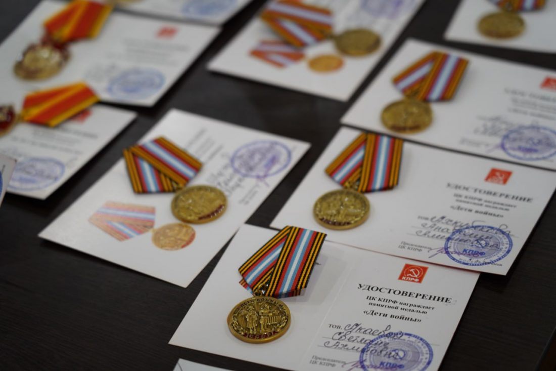 В КБГУ поздравили ветеранов вуза с наступающим Новым годом  