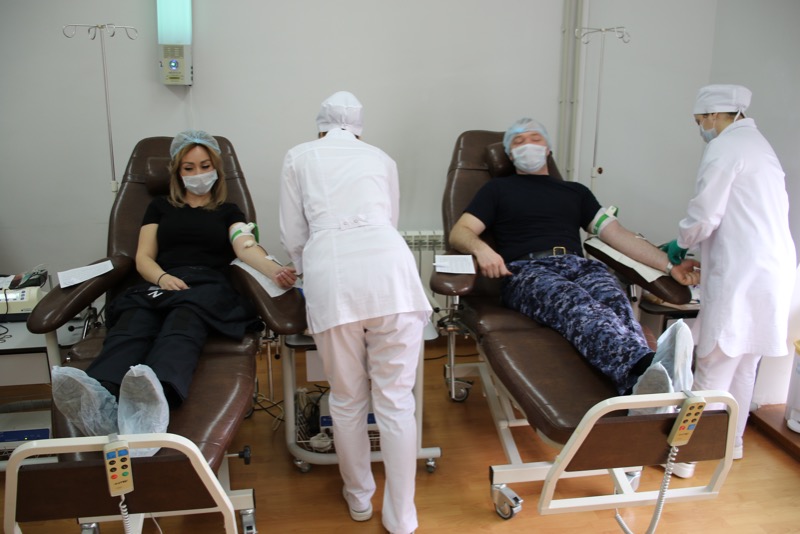 В Нальчике росгвардейцы поддержали ведомственную акцию «От сердца к сердцу»