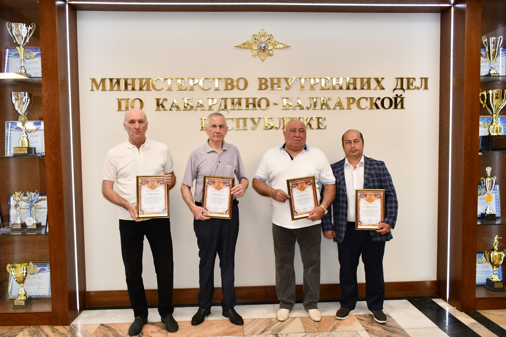 Пенсионеры органов внутренних дел КБР получили ключи от новых квартир