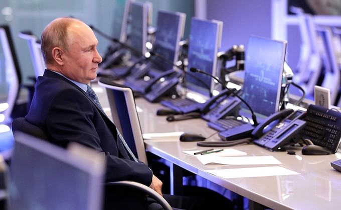 Владимир Путин ознакомился с работой координационного центра правительства