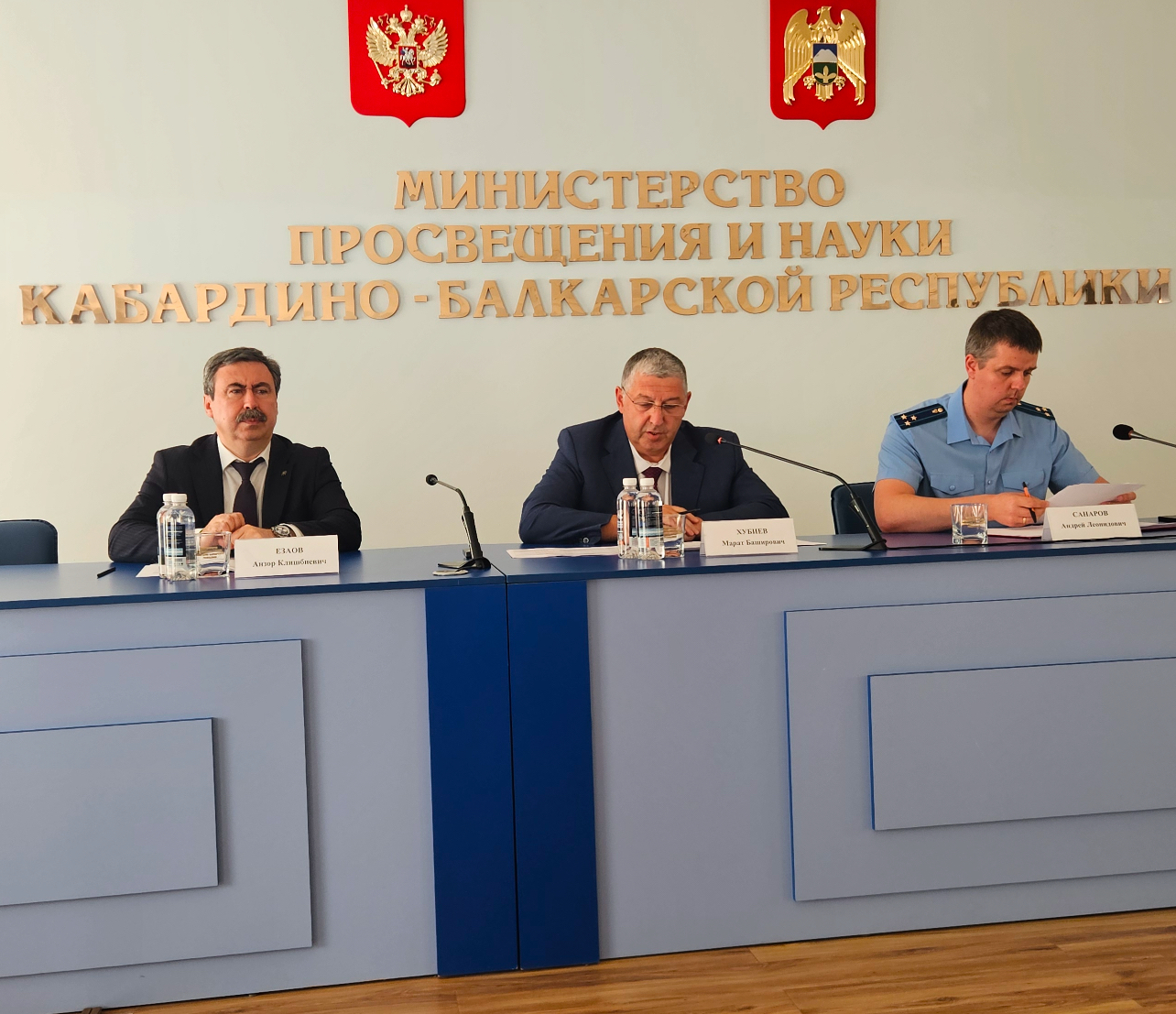 В КБР обсудили ход капитального ремонта образовательных учреждений