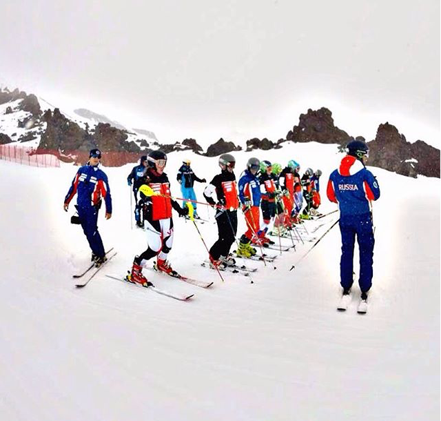 На Эльбрусе проходят тренировки сборных команд России по горнолыжному спорту