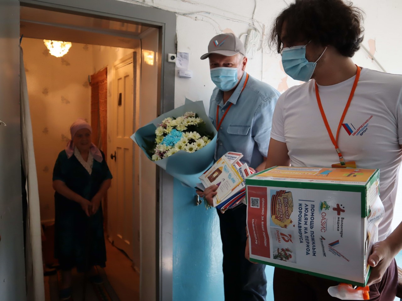 В Нальчике активисты поздравили ветерана войны с 97-летием