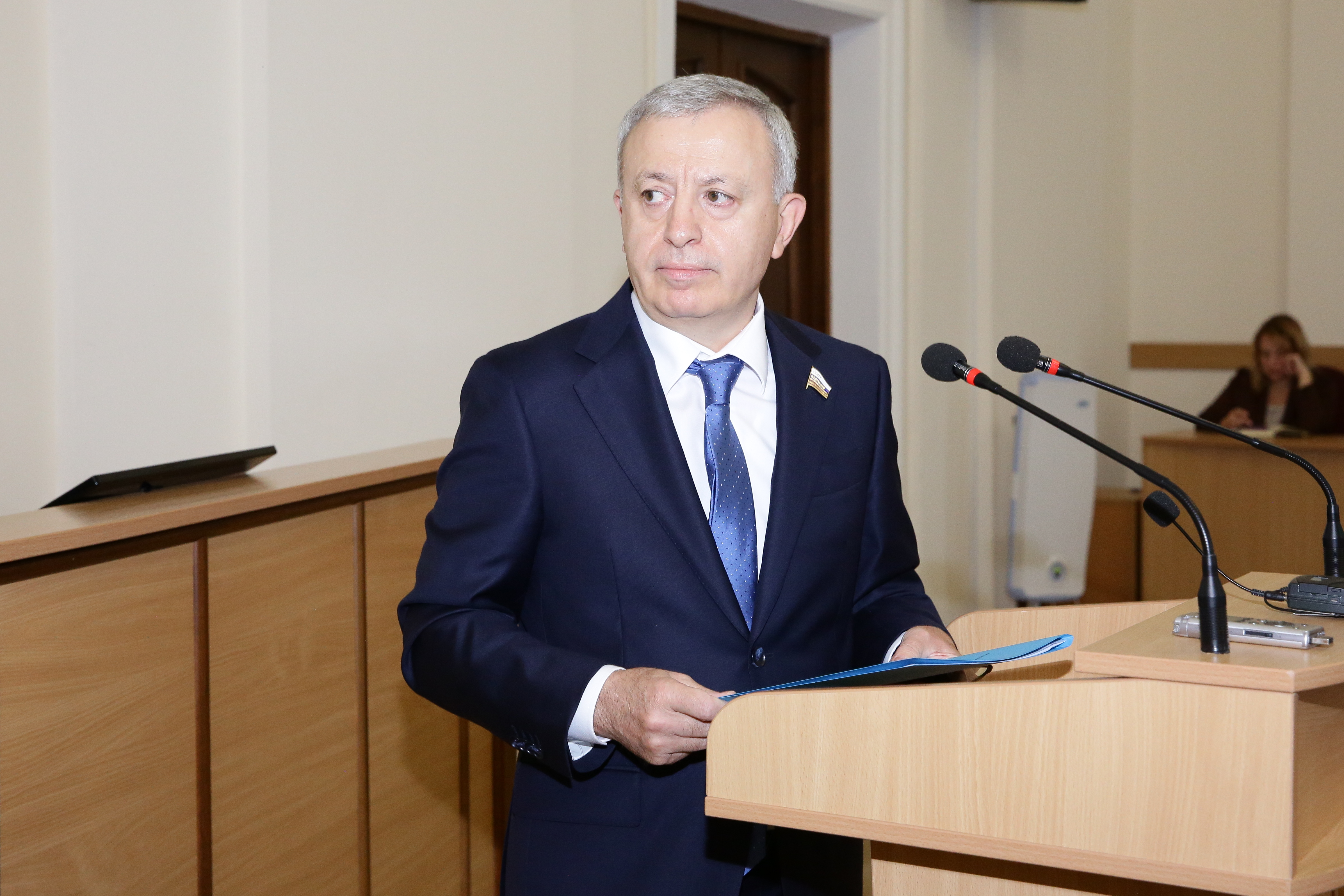 Сенатор РФ Мухарбий Ульбашев проинформировал депутатов о работе Совета Федерации