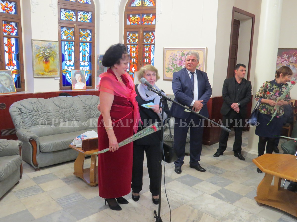 В Нальчике открылась выставка женщин-художников 