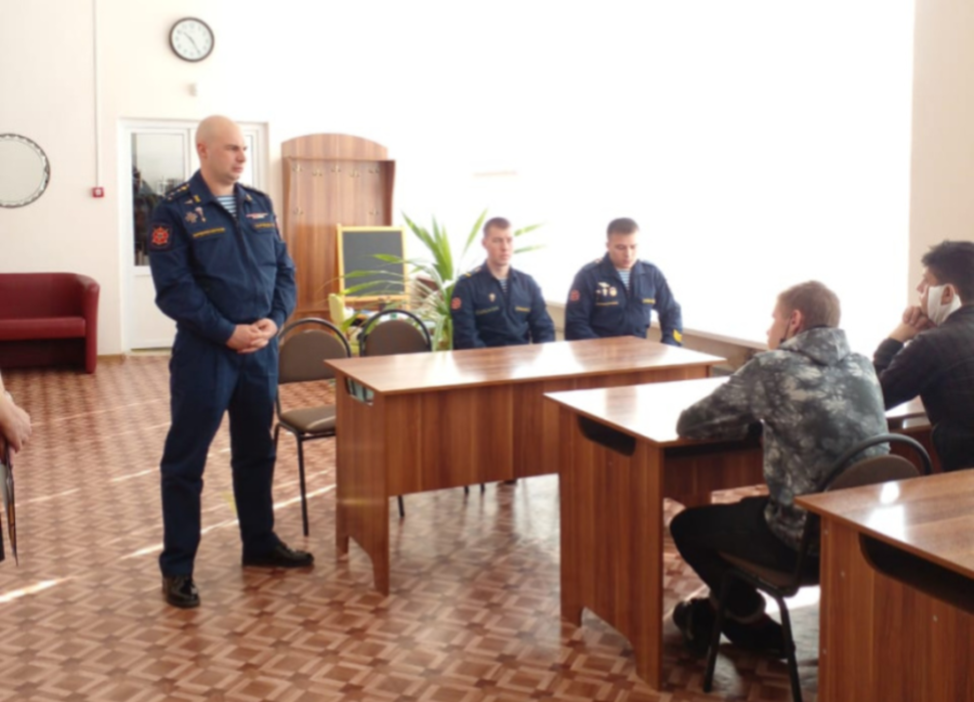 В Прохладном военнослужащие встретились со студентами