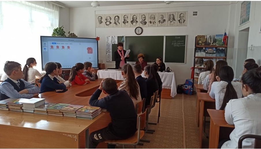 Школьникам Кахуна рассказали о легендарном параде 1941 года