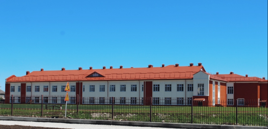 В День государственности Кабардино-Балкарии новая школа в Чегеме встретила своих первоклашек