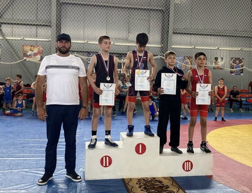 Более 160 борцов греко-римского стиля соревновались в Лескенском районе