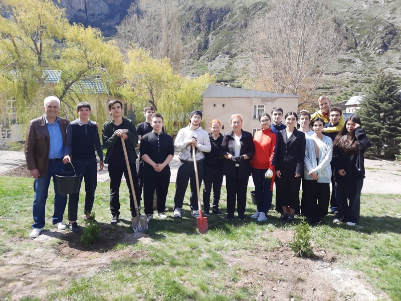 В Тырныаузе высажена «Аллея памяти и славы»