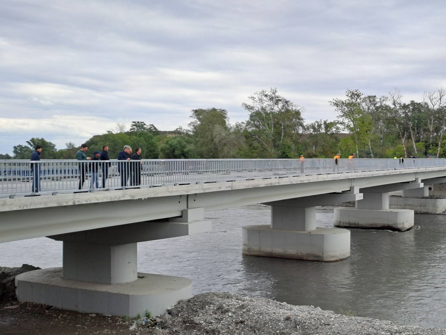 Казбек Коков осмотрел новые дорожные объекты в Терском районе