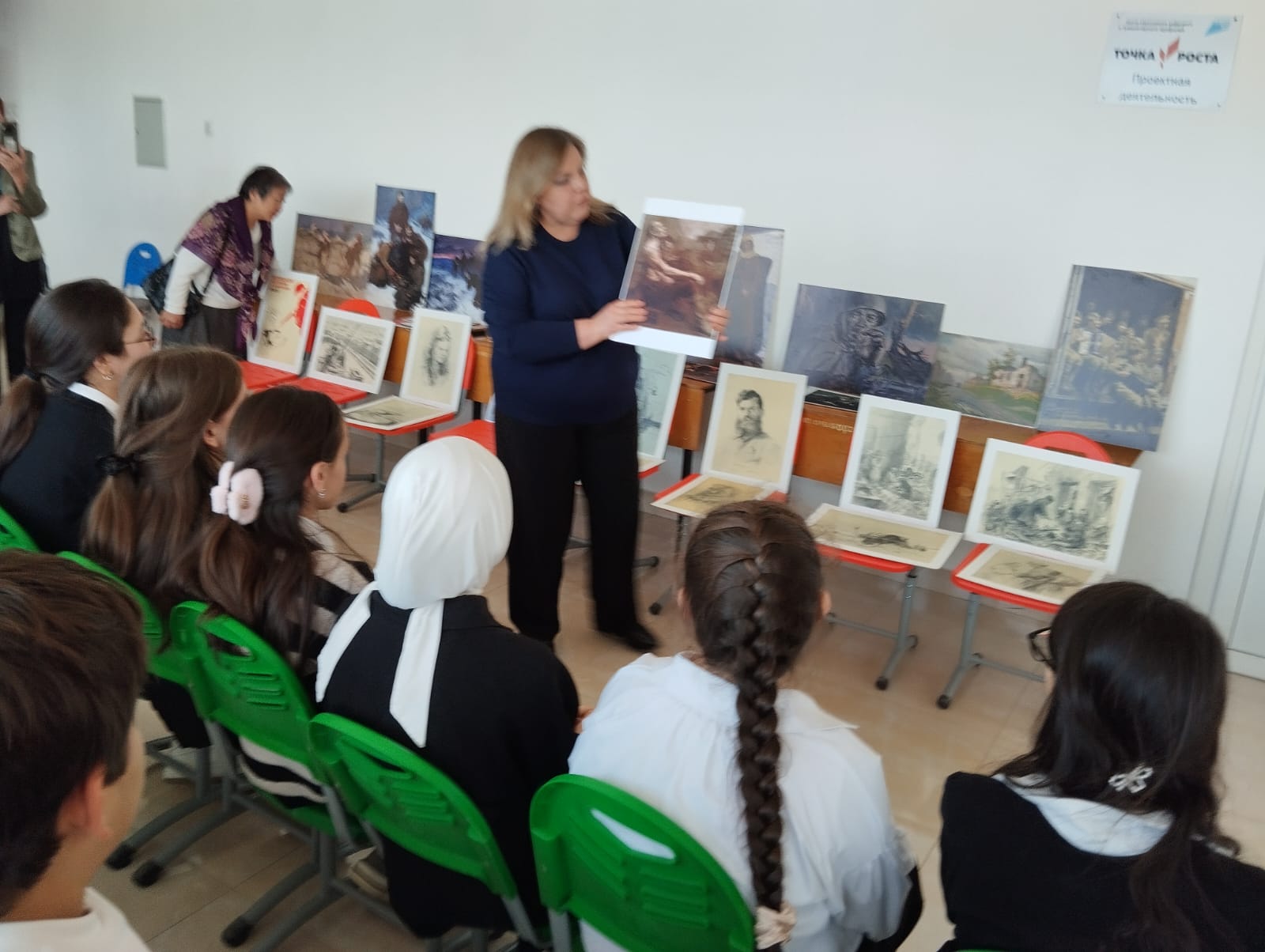   Музей изобразительных искусств побывал в кахунской школе  