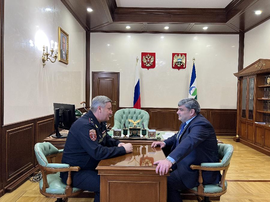 Казбек Коков провел рабочую встречу с генерал-майором Чернаем