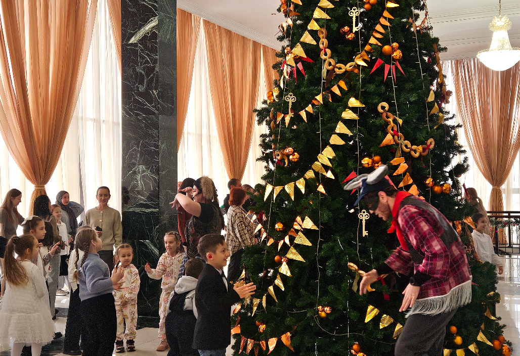 Республиканская новогодняя елка открыла свои двери в Музыкальном театре КБР
