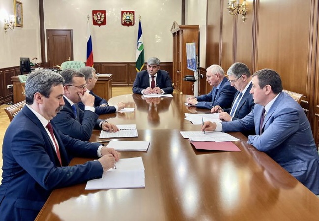 Казбек Коков провел оперативное совещание с членами Правительства КБР