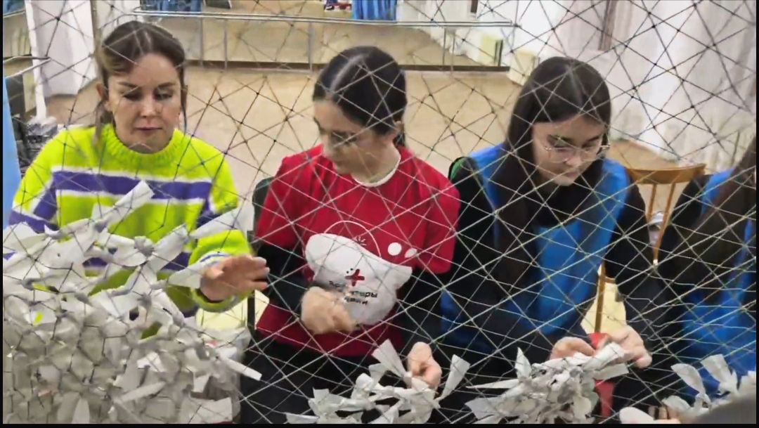 В Терском районе плетут маскировочные сети