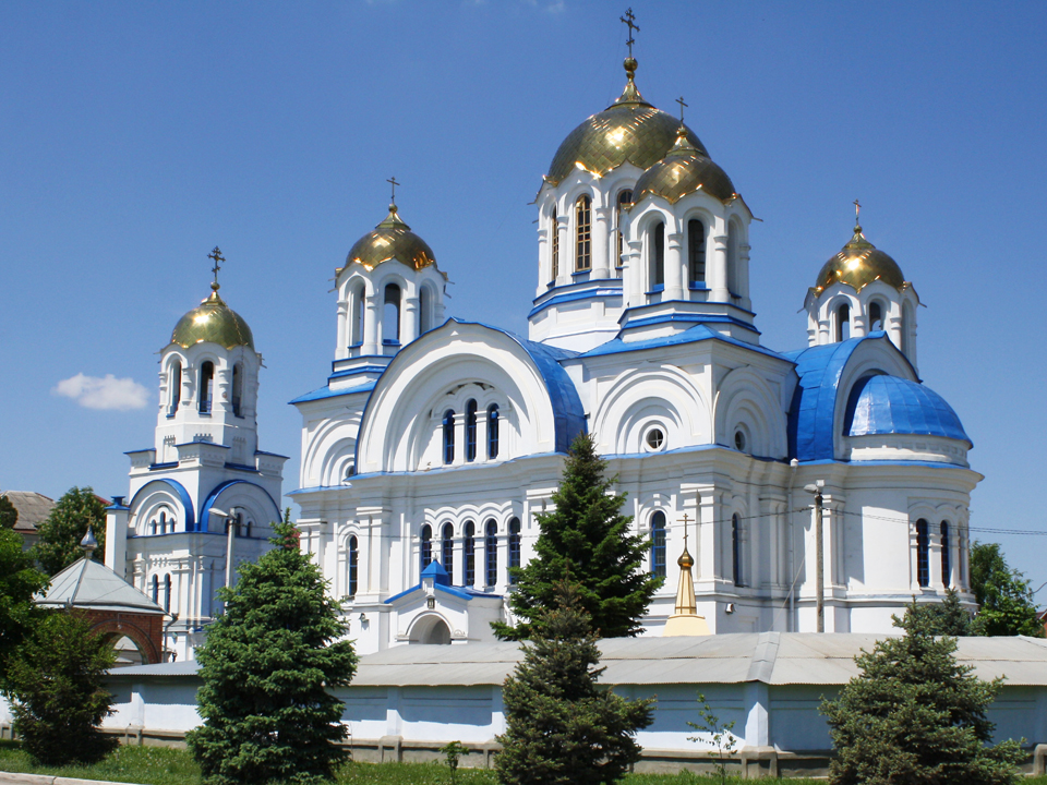 Православные верующие отмечают Крещение Господне 