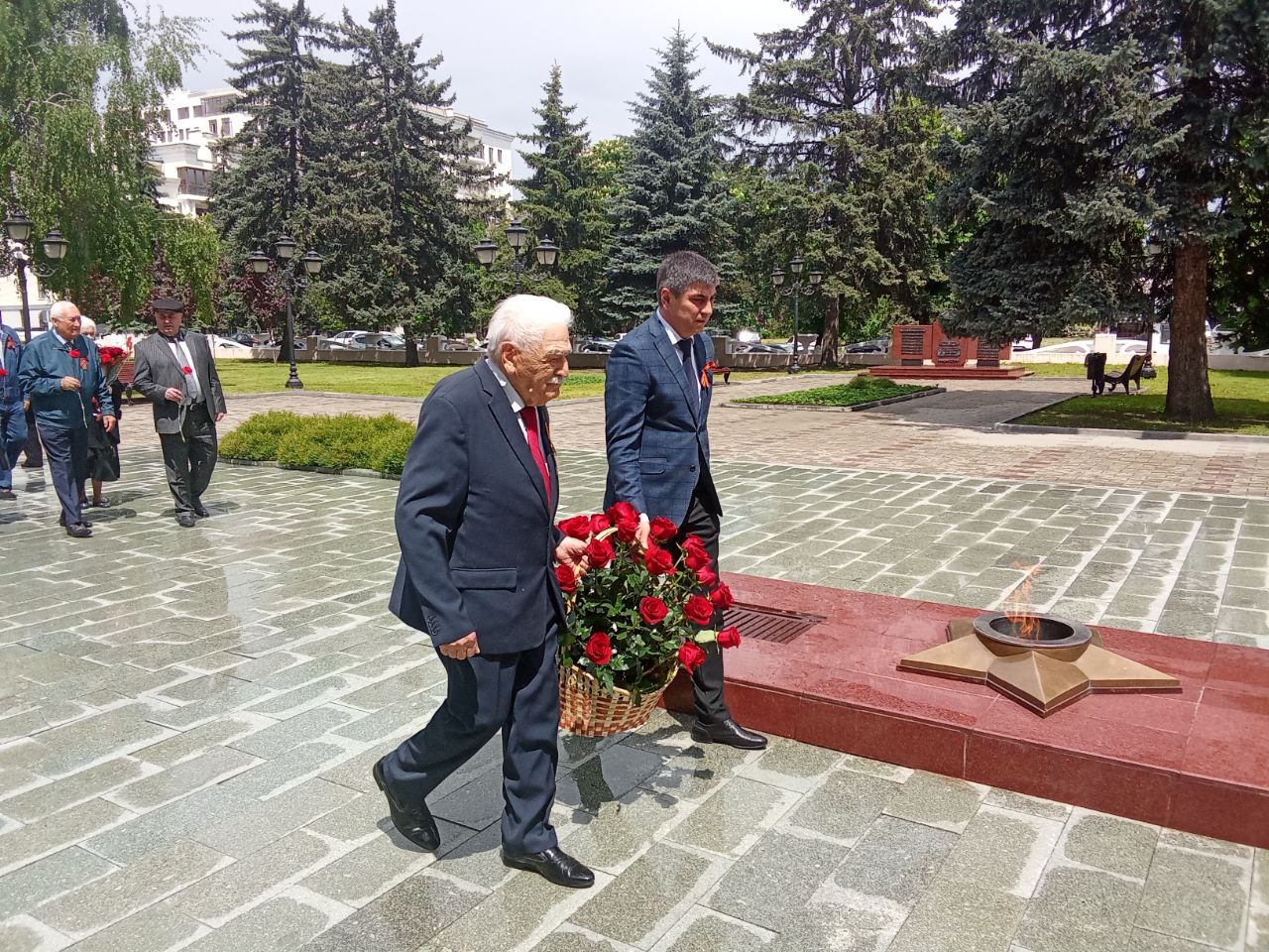 В Кабардино-Балкарии спортсмены почтили память героев у Вечного огня