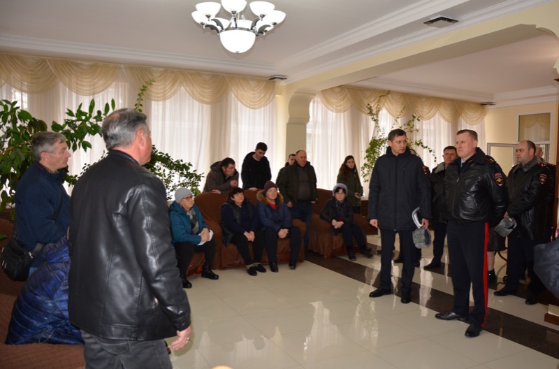 Министр внутренних дел по КБР встретился в Нальчике с жителями Херсонской области