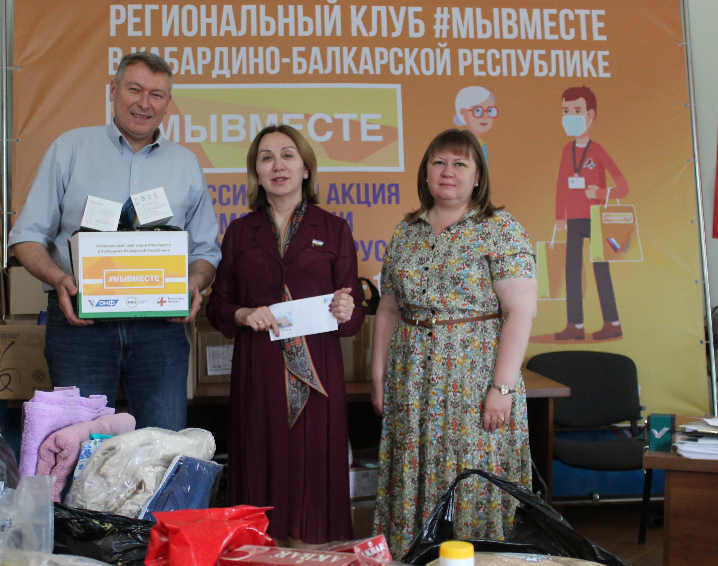Активисты оказали помощь семье переселенцев из Лисичанска