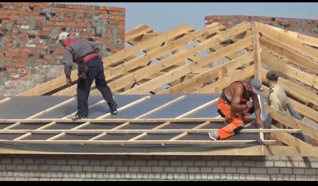 В Скадовске полным ходом идет восстановительный ремонт трехэтажного многоквартирного дома