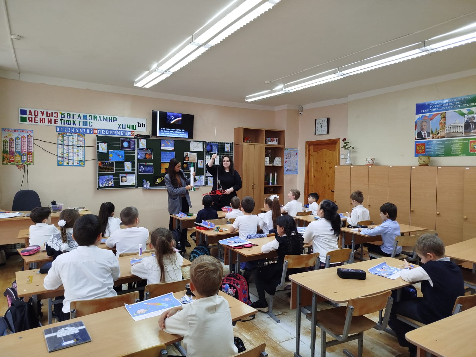 Школьникам Нальчика рассказали про первый спутник