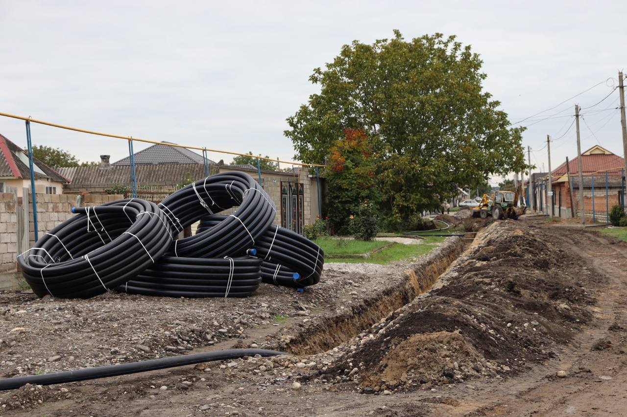 В селе Карагач продолжается реконструкция водопроводных сетей 