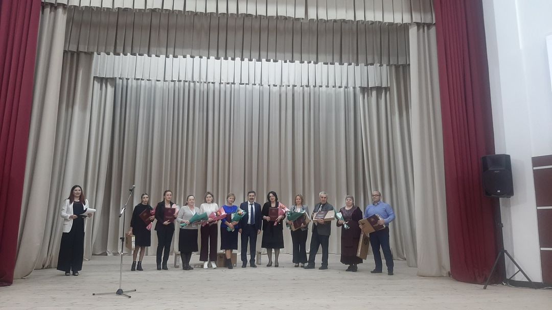 В Нальчике вручали дипломы школьникам 