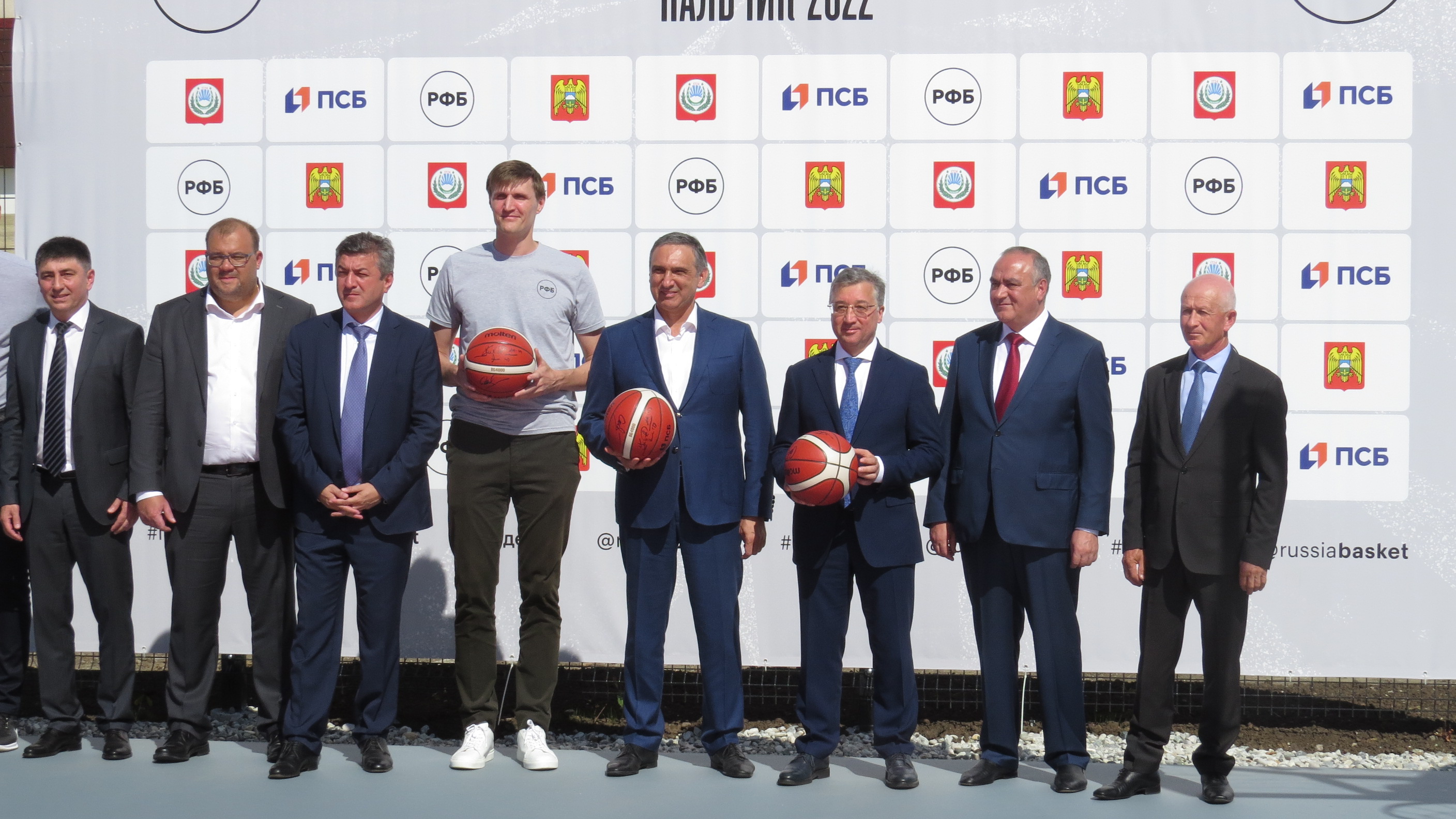 В Нальчике открыт Центр уличного баскетбола