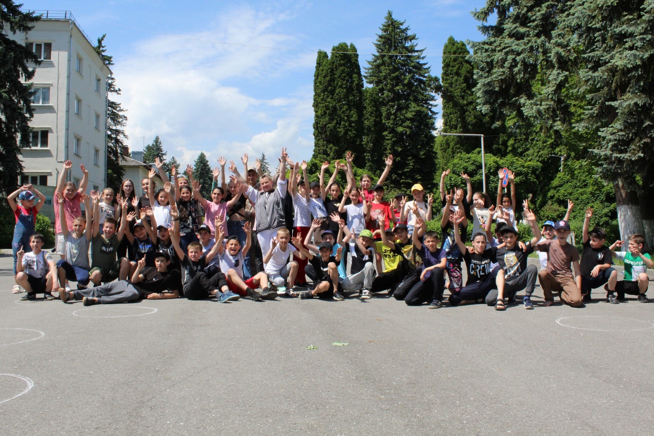 Военнослужащие Росгвардии организовали праздник для детей