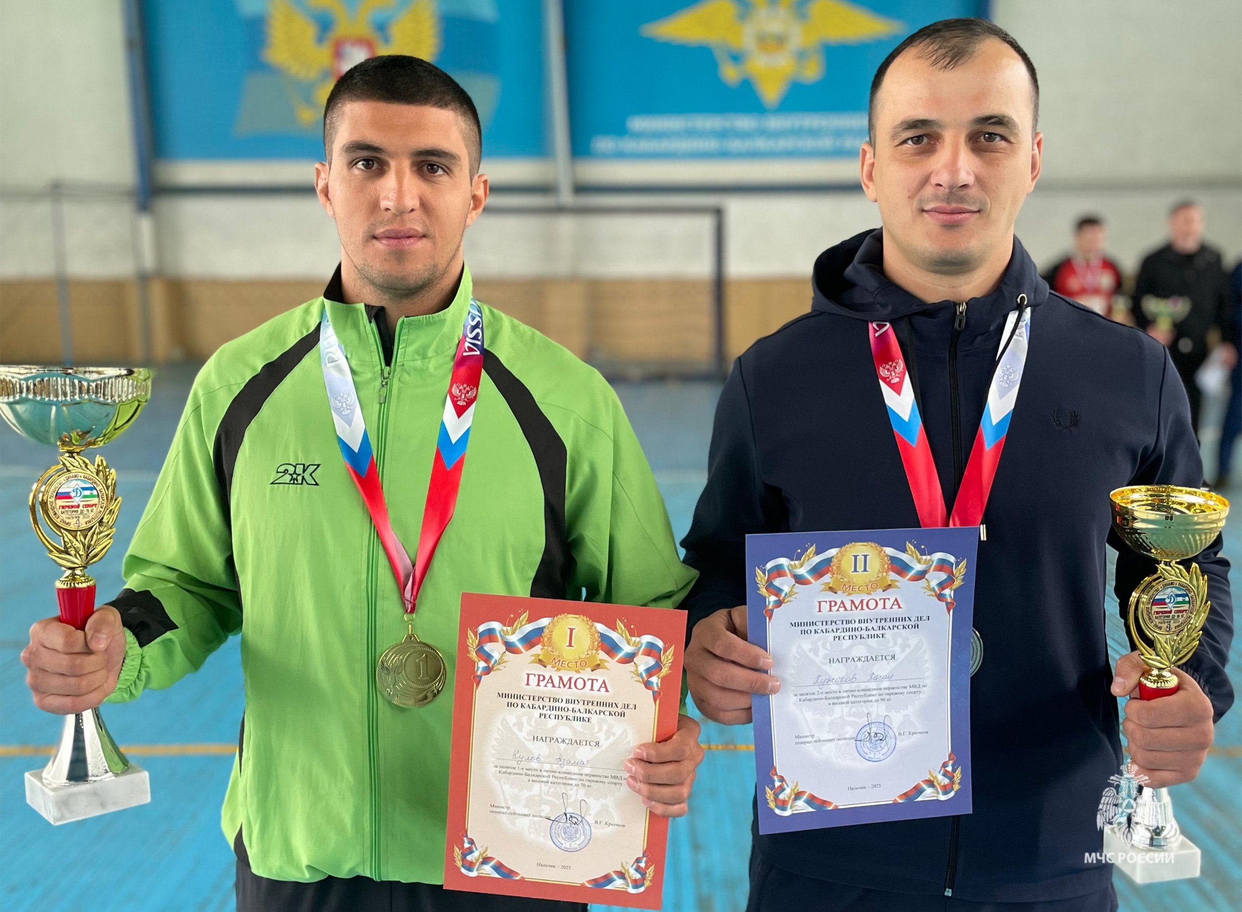 Спасатели МЧС КБР показали силу на соревнованиях по гиревому спорту