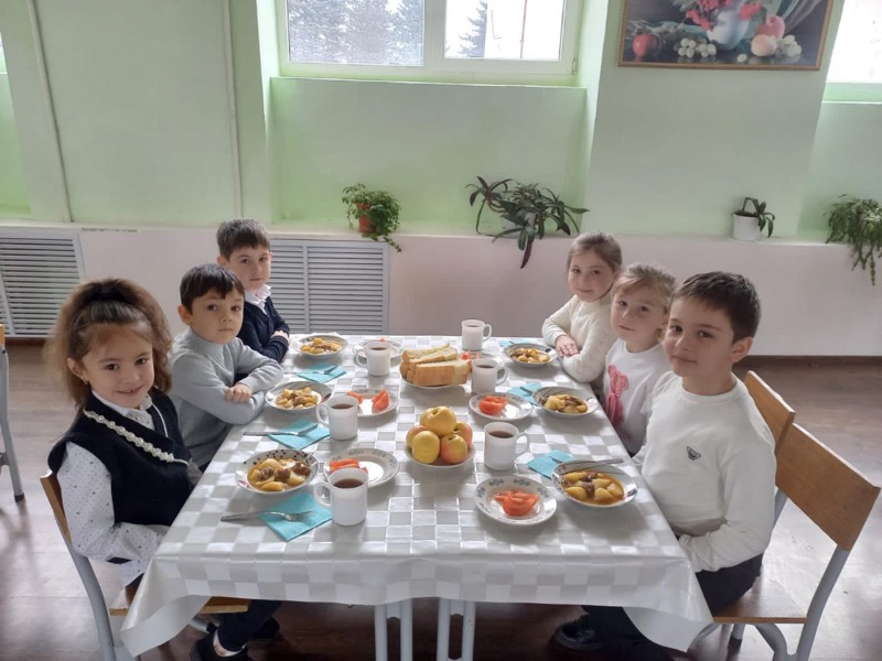 Горячим питанием в Терском районе обеспечены 3575 школьников