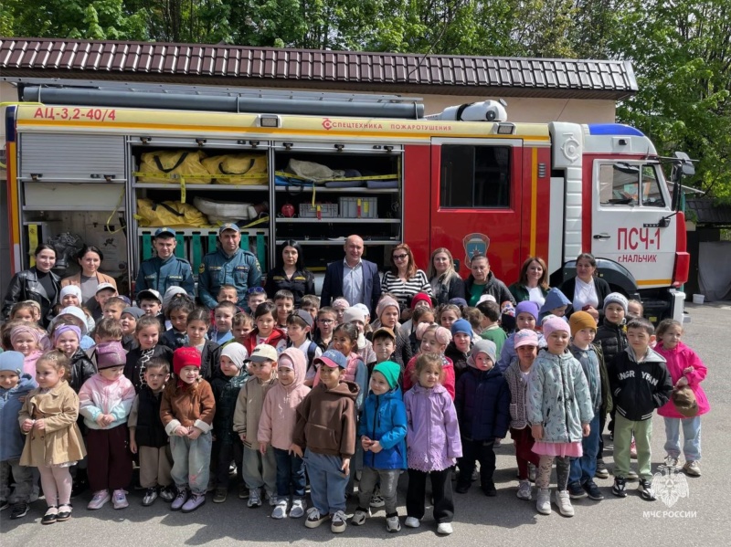 Юные нальчане освоили навыки пожарной безопасности на практике