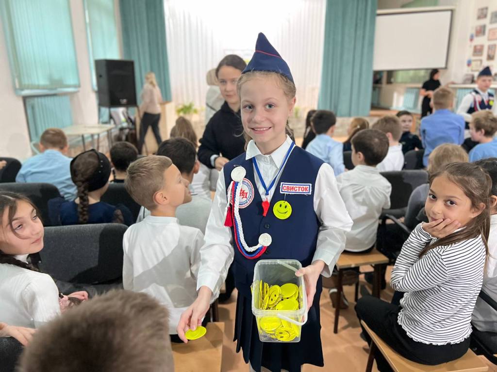 Школьники Кабардино-Балкарии стали участниками театрализованного представления «Время засветиться на дороге»