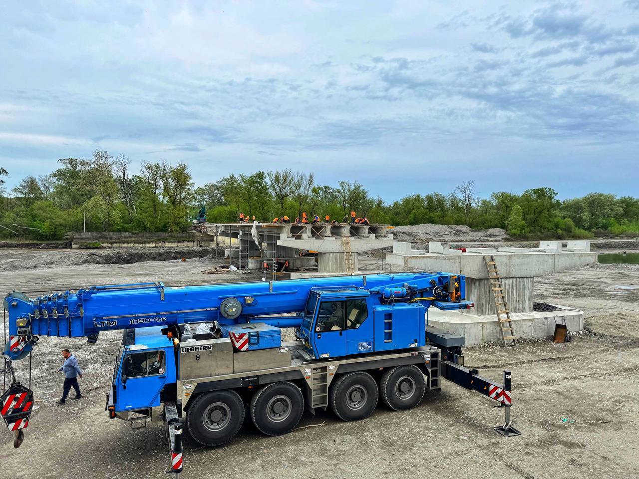 В Майском районе ремонтируют мост