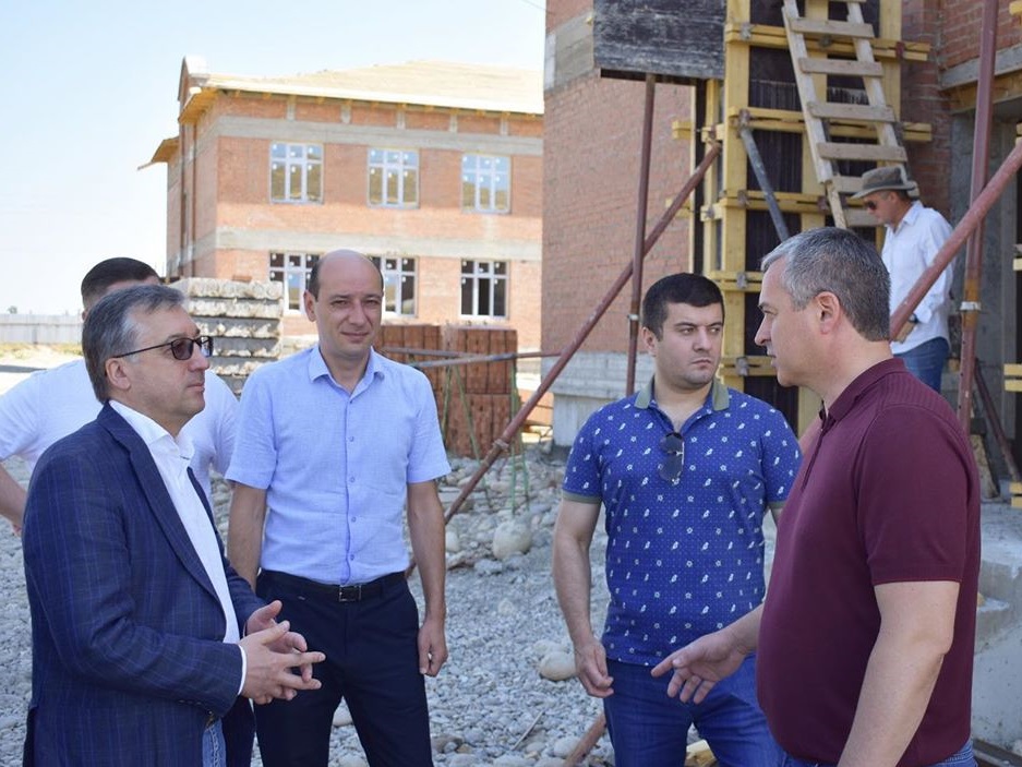 Алий Мусуков посетил стройплощадки