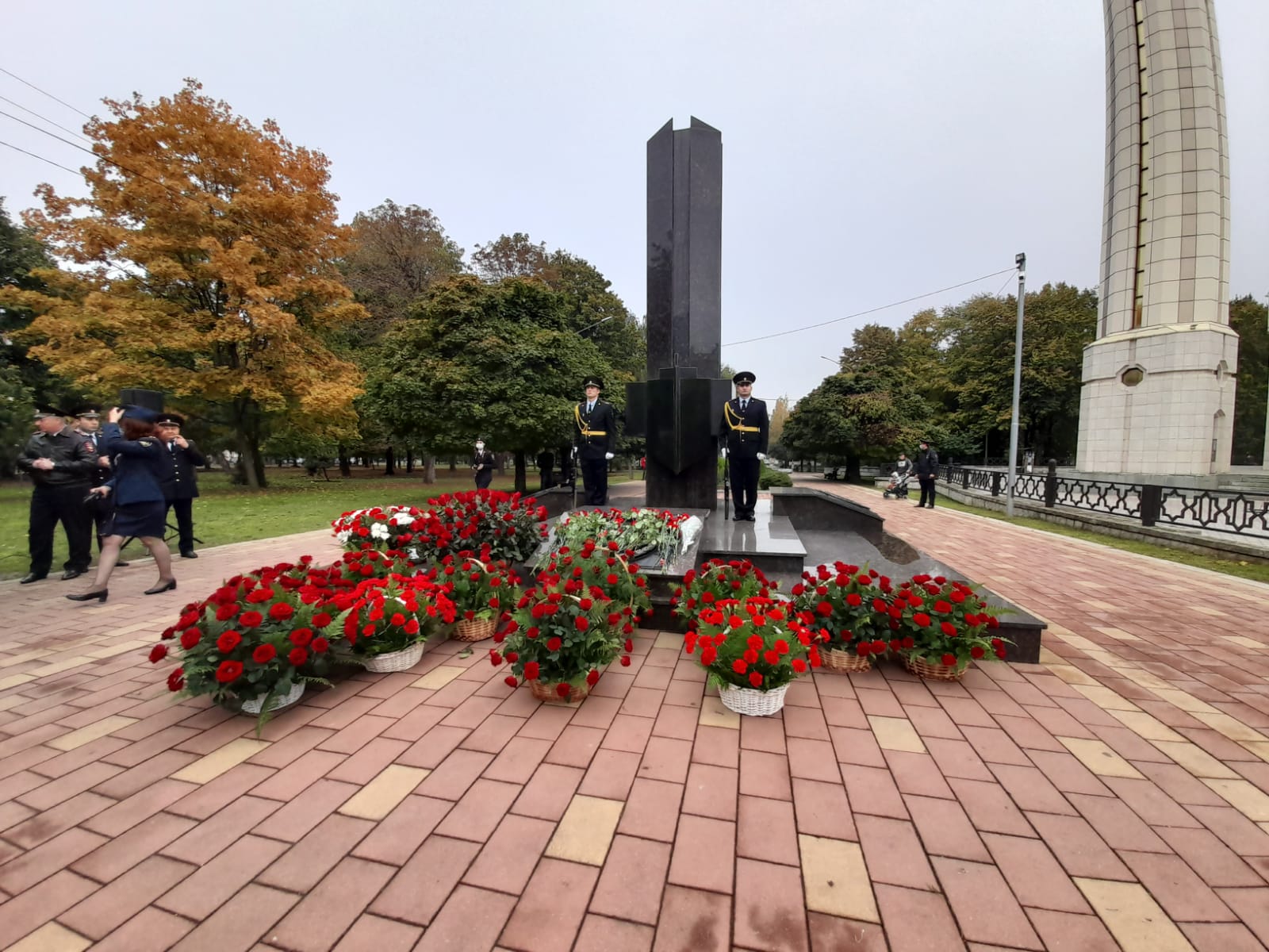 В Сквере милиции Нальчика возложили цветы к памятнику