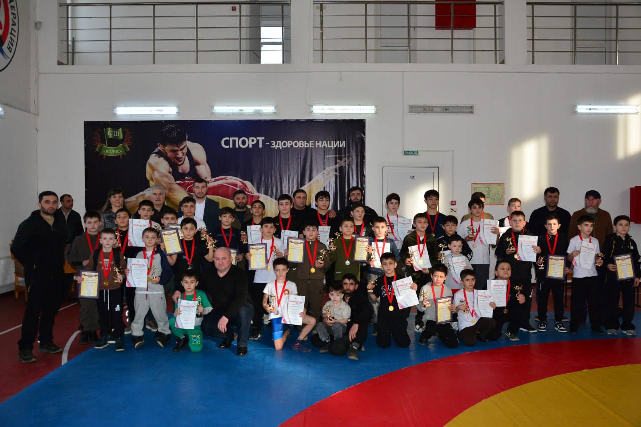 В Карагаче соревновались борцы