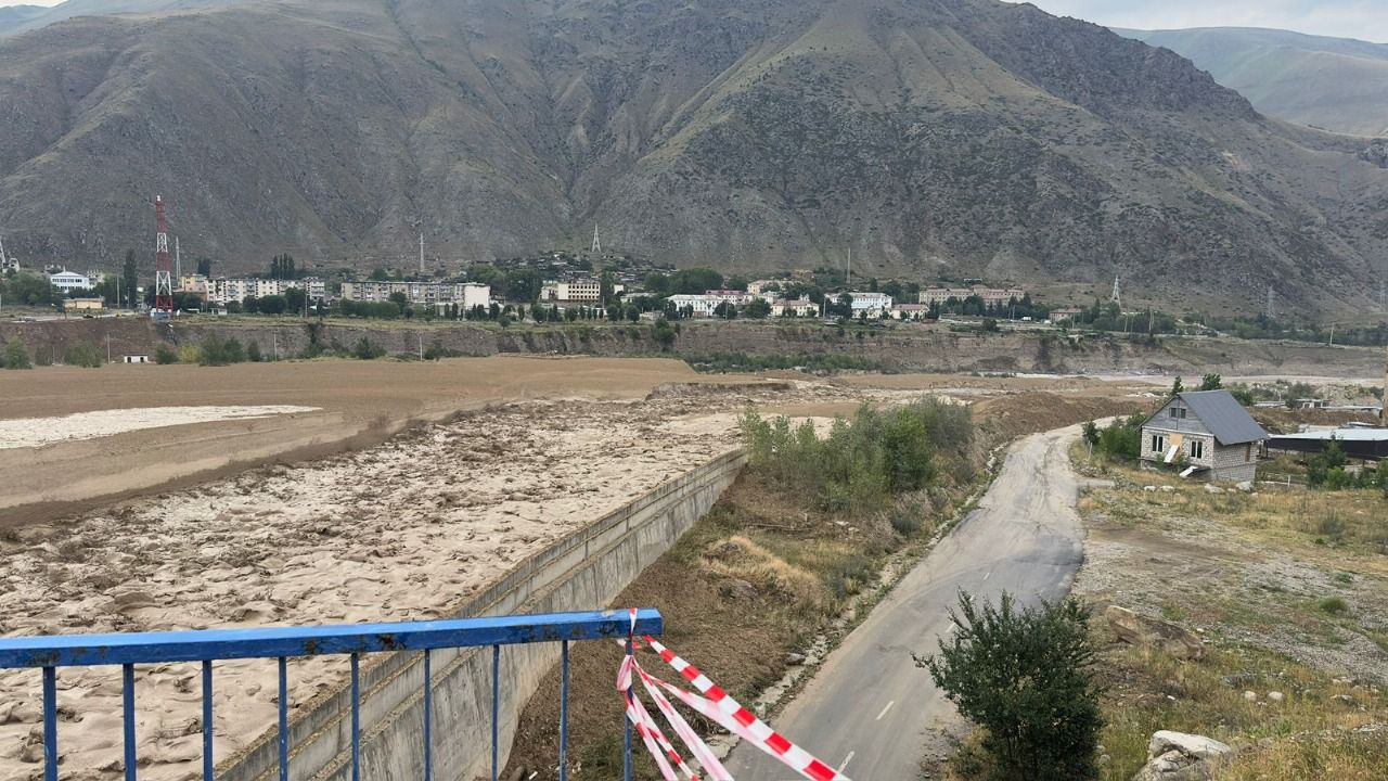 По реке Герхожан-Суу сходит селевой поток
