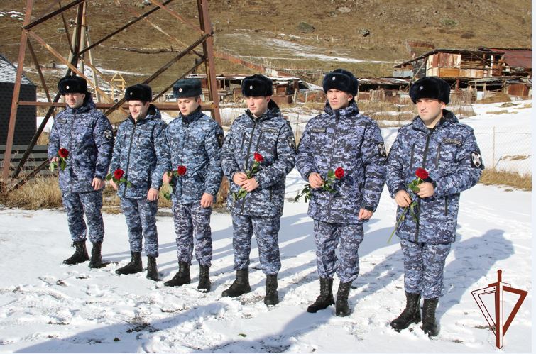 Росгвардейцы Кабардино-Балкарии почтили память погибших журналистов