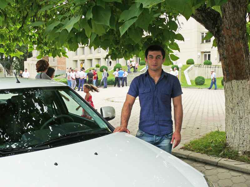 Артему Умарову за победу на европейском первенстве подарили автомобиль
