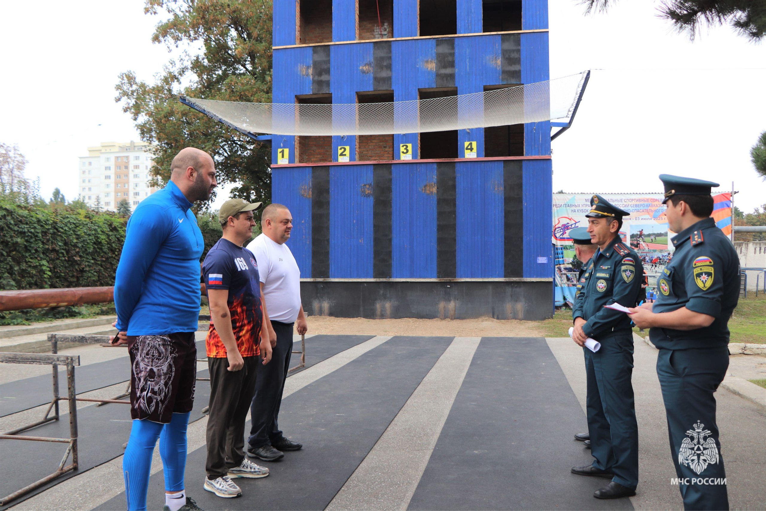 Сотрудники МЧС Кабардино-Балкарии проверили свою физическую форму   
